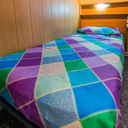 Residencia Sants Hostel Barcelona Bagian luar foto