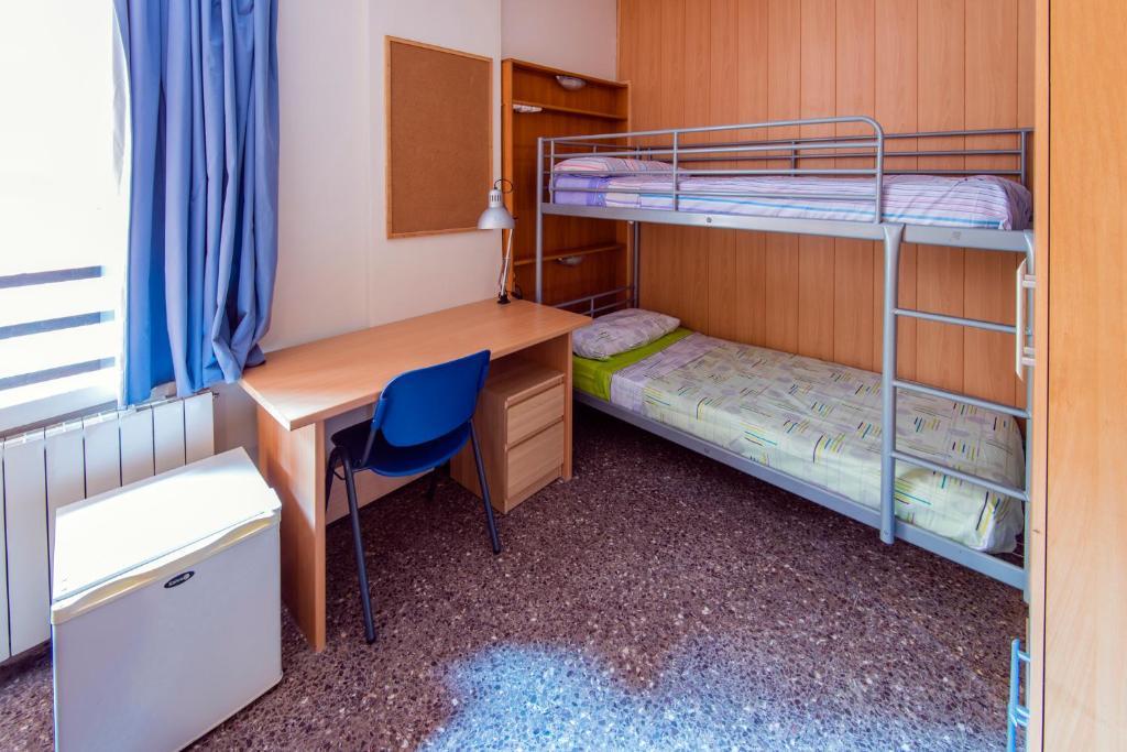 Residencia Sants Hostel Barcelona Bagian luar foto