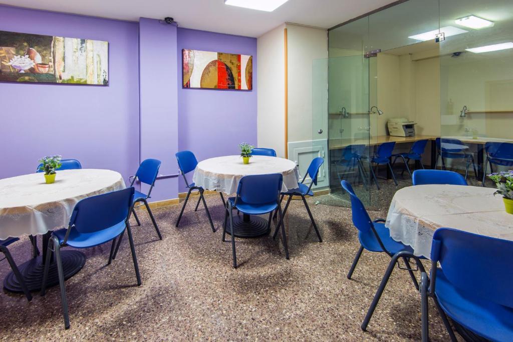 Residencia Sants Hostel Barcelona Bagian luar foto