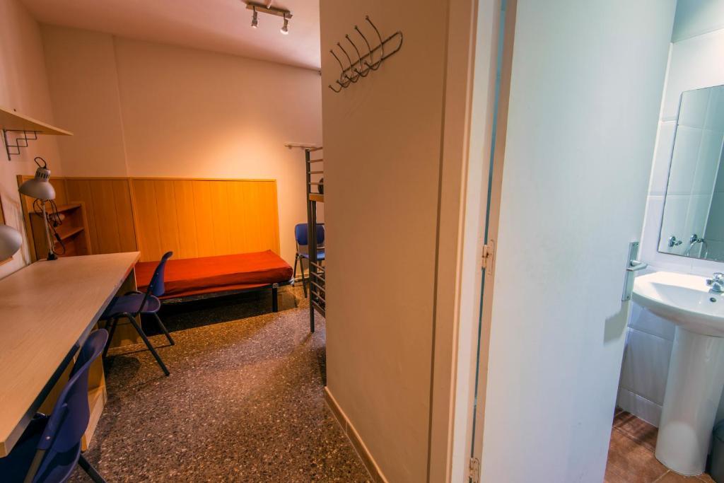Residencia Sants Hostel Barcelona Ruang foto