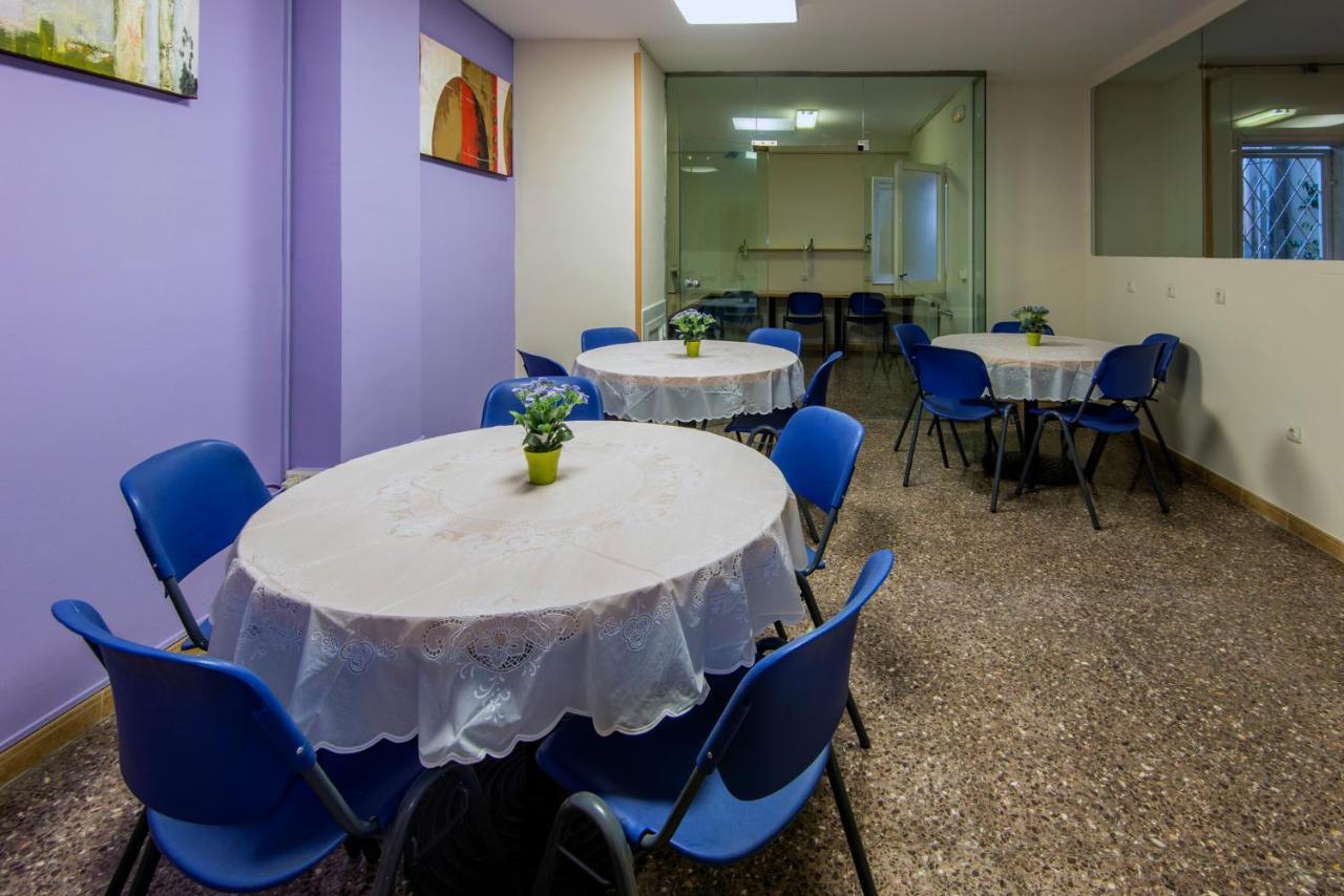 Residencia Sants Hostel Barcelona Bagian luar foto