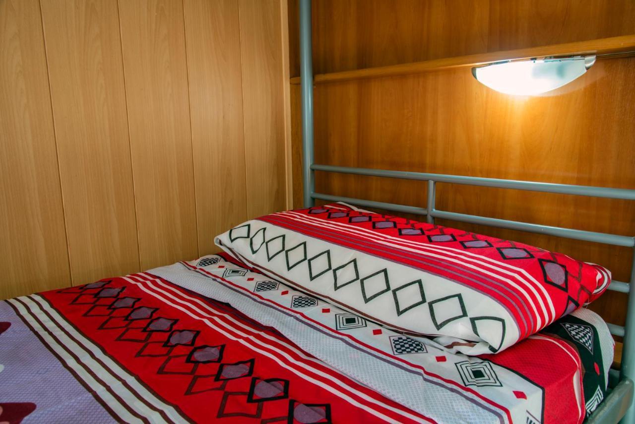 Residencia Sants Hostel Barcelona Bagian luar foto