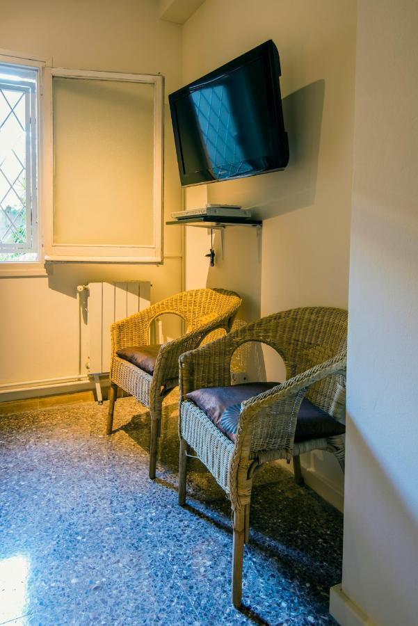Residencia Sants Hostel Barcelona Bagian luar foto