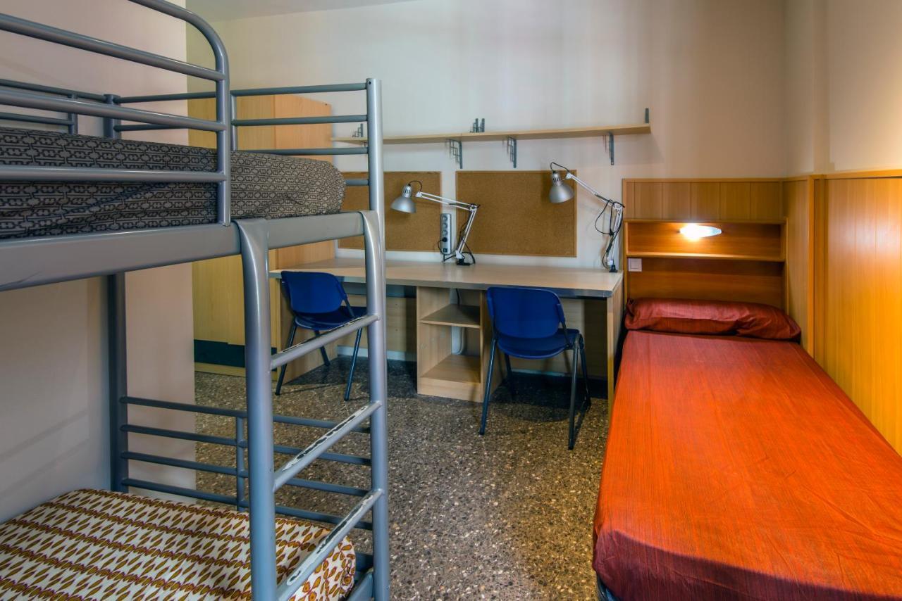 Residencia Sants Hostel Barcelona Ruang foto