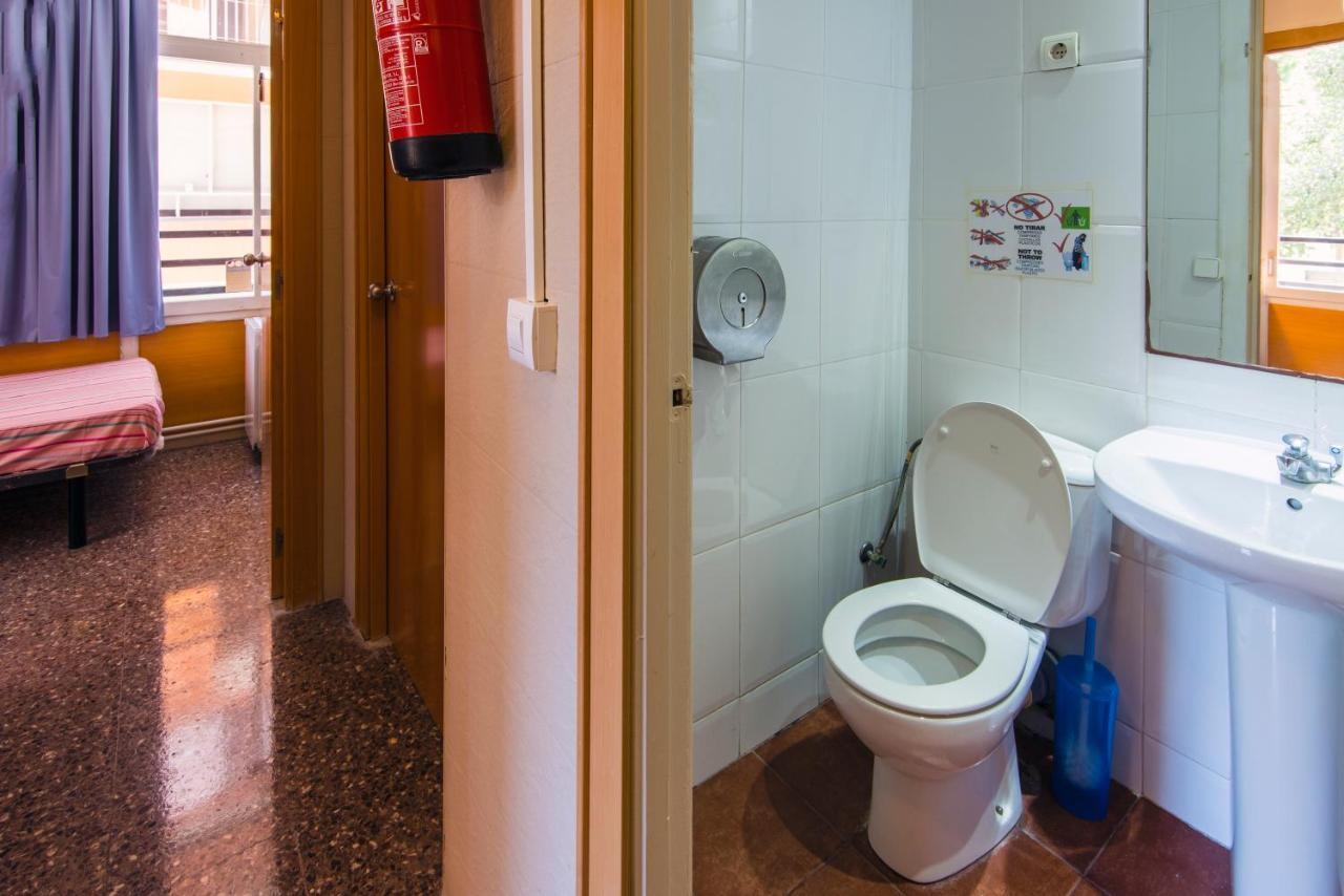 Residencia Sants Hostel Barcelona Ruang foto